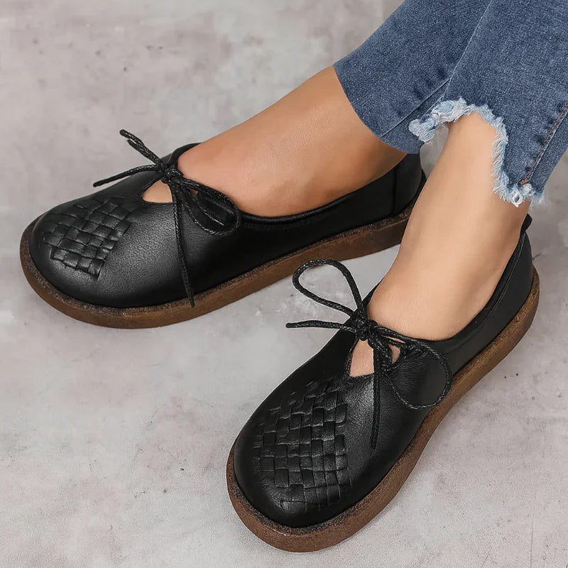 Women's Wide Fit Leather Oxford Flats – Lace-Up, Cushioned Flat Sole